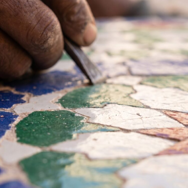 detalle-macro-ceramica-zellige-marroqui
